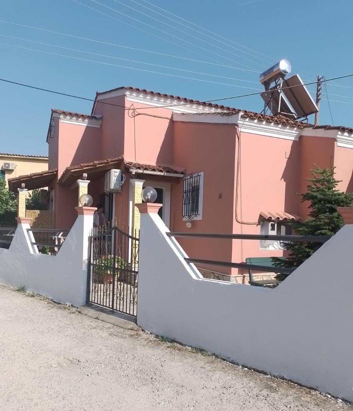 Alexandra Apartment *